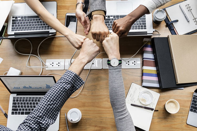 Die Zukunft des Geschäftslebens: Welche KI-Tools kann ich im Business einsetzen?